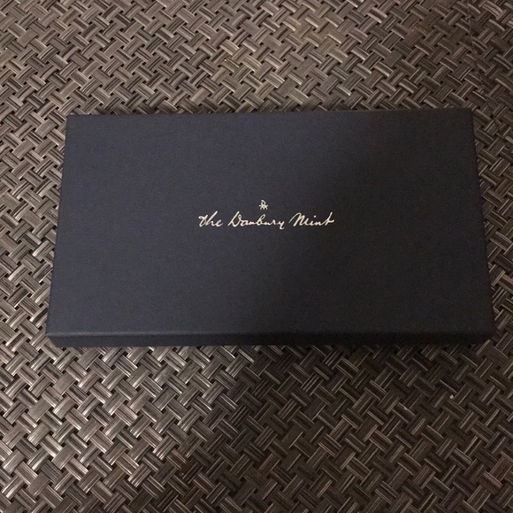 The Danbury Mint never taken out of box. - Picture 3 of 4